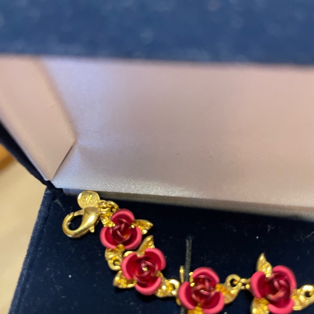 Danbury Mint A Dozen Roses, Gold colored  Clad Bracelet  12 red roses like NIB